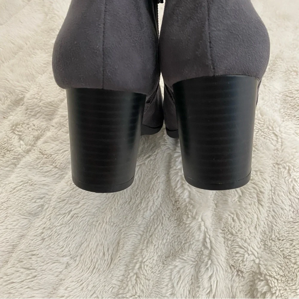 Gianni Bini Memory Foam Gray Suede Ankle Boots with Block Heel Size 7